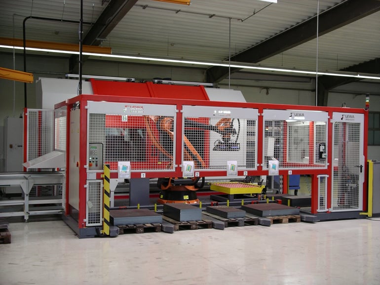 Automatisierte Fügeanlagen: Produktionssystem für die Herstellung dickwändiger Sicherheitsschaltschränke